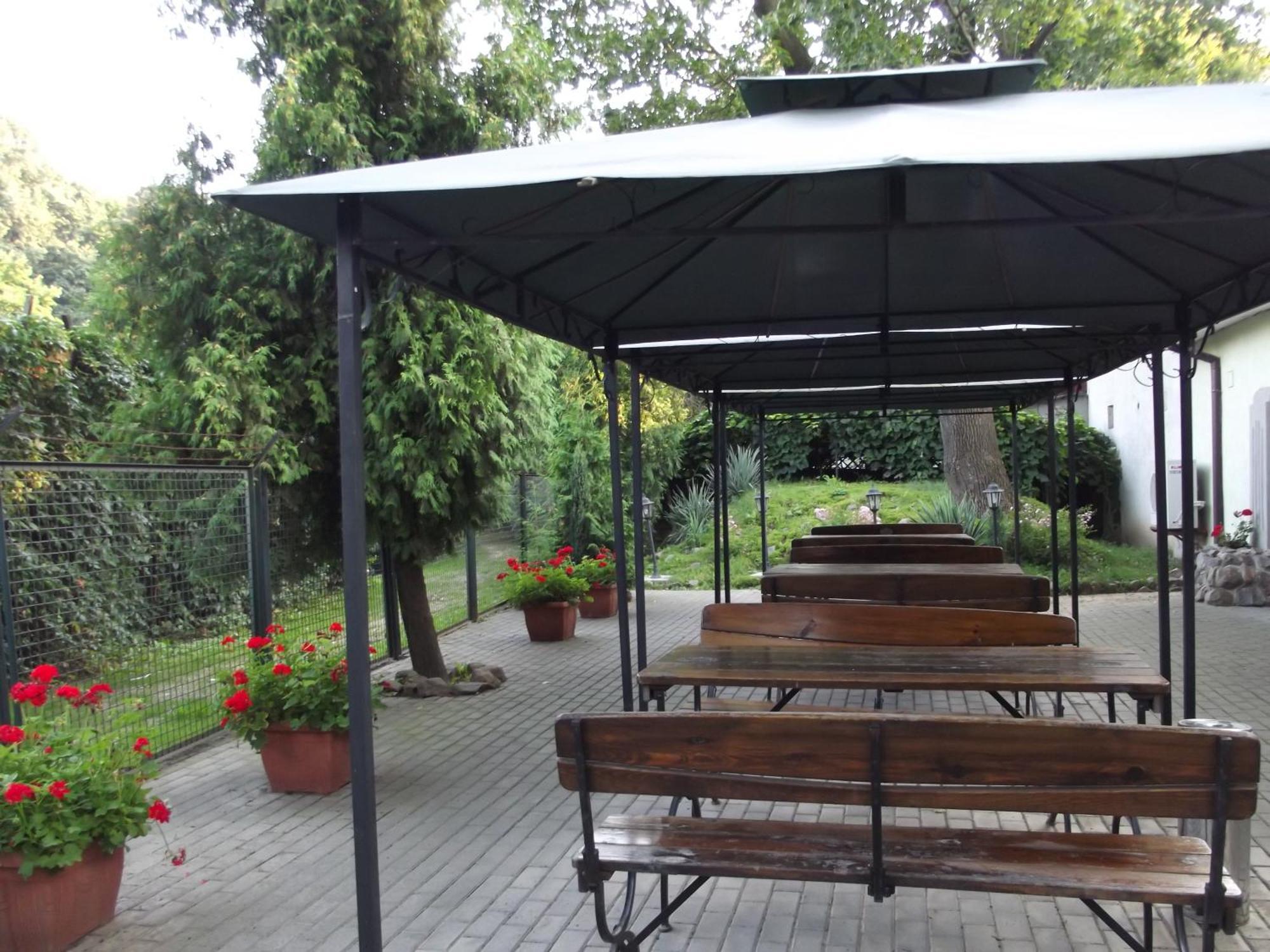 Hotel apartamentowy Dedek Park - Dworek W Pięknym Parku Skaryszewskim Obok Stadionu Narodowego