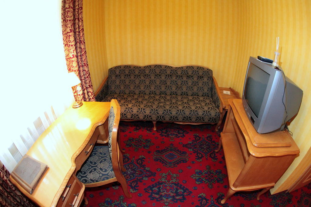 Hotel apartamentowy Dedek Park - Dworek W Pięknym Parku Skaryszewskim Obok Stadionu Narodowego