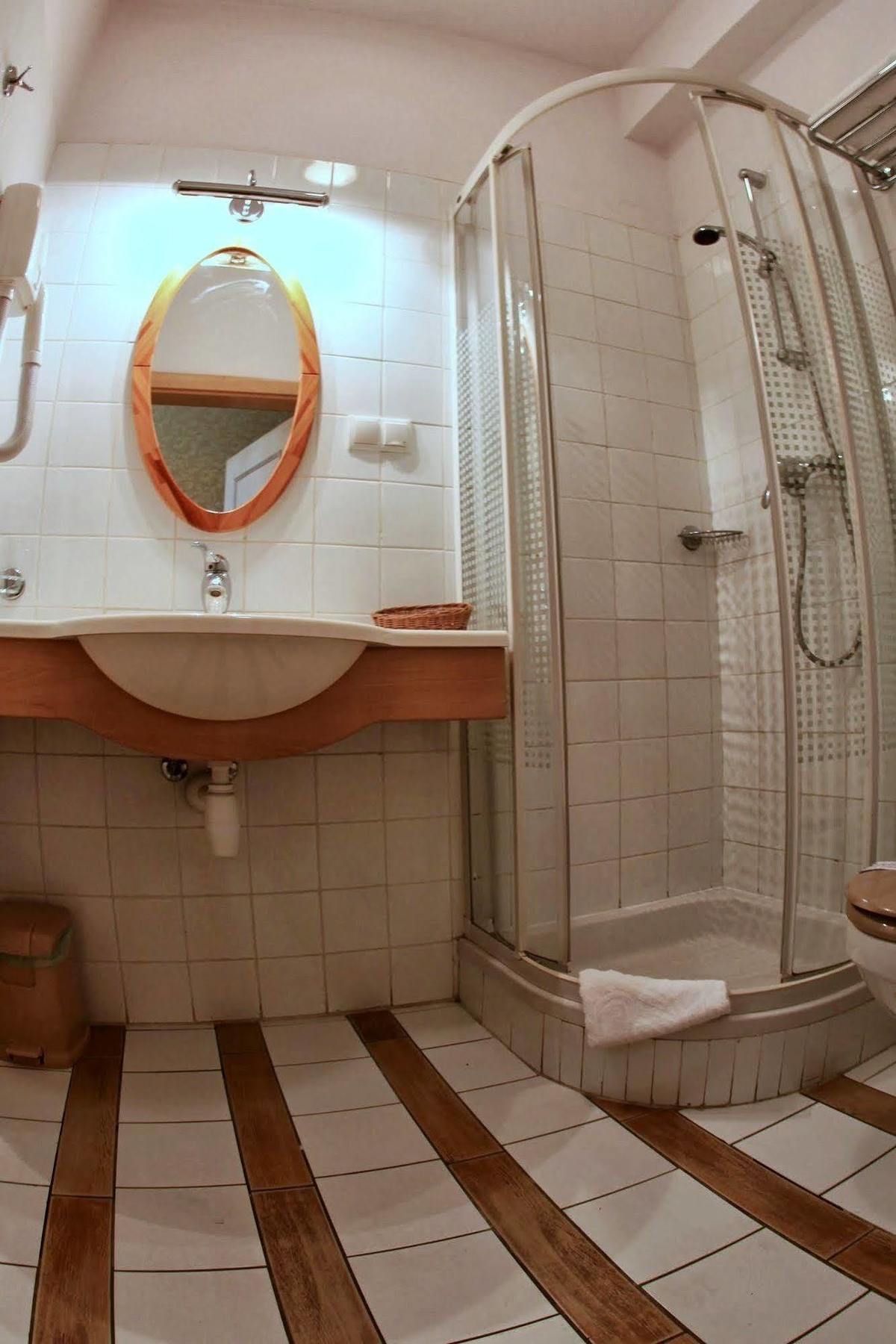 Dedek Park - Dworek W Pięknym Parku Skaryszewskim Obok Stadionu Narodowego Hotel apartamentowy Warszawa