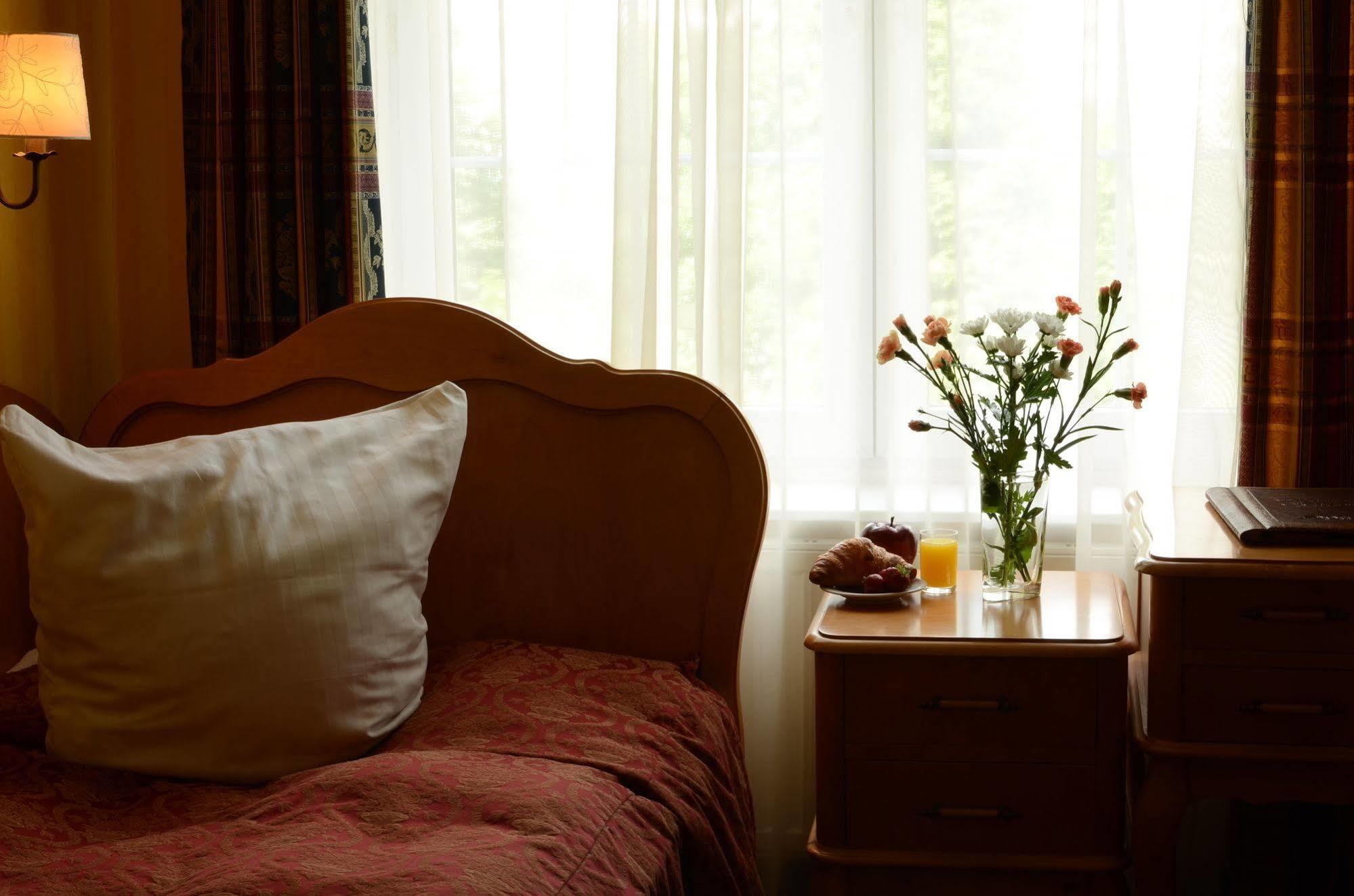 Hotel apartamentowy Dedek Park - Dworek W Pięknym Parku Skaryszewskim Obok Stadionu Narodowego