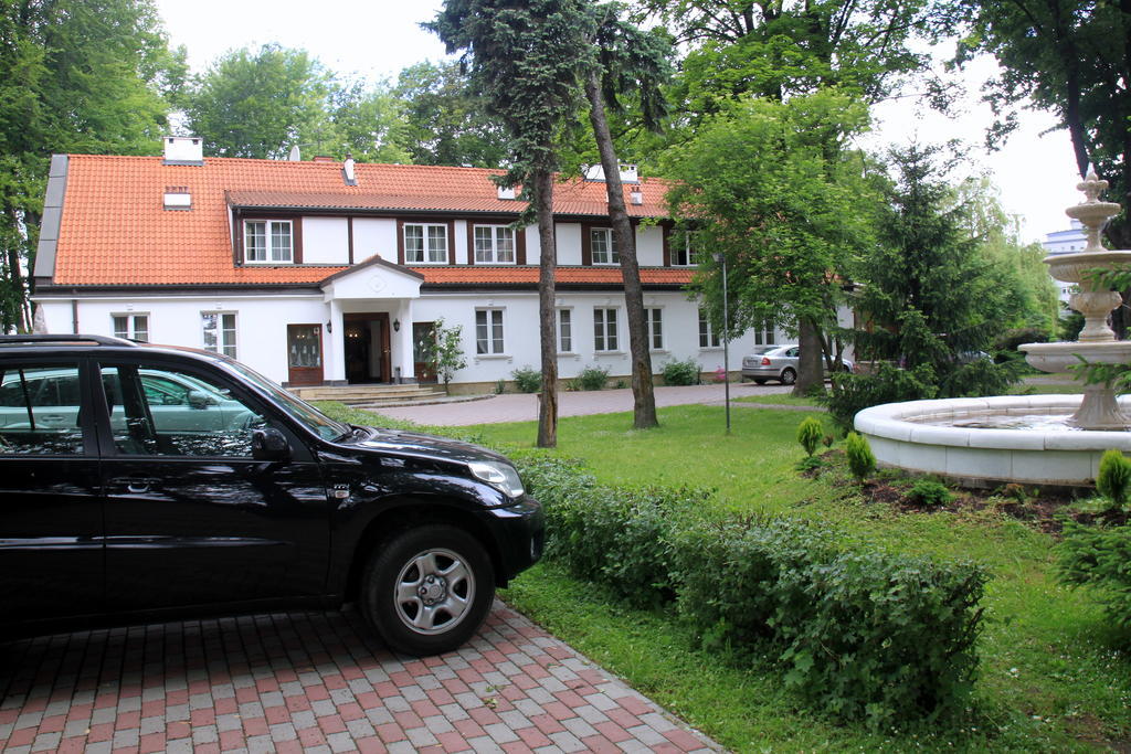 Hotel apartamentowy Dedek Park - Dworek W Pięknym Parku Skaryszewskim Obok Stadionu Narodowego
